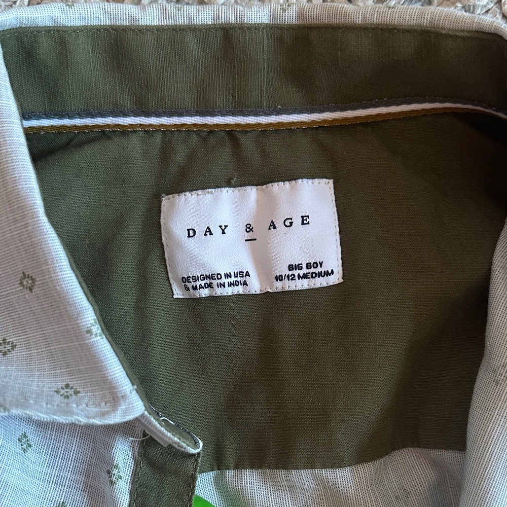 Kids Button Down Shirt - green olive - Picture 2 of 2